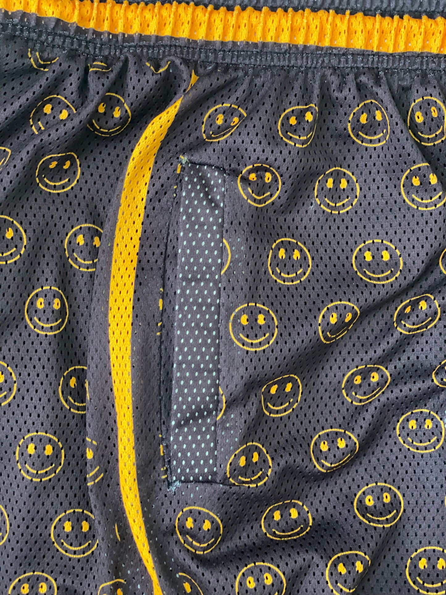 Hi fivE “Smiley” Mesh Shorts